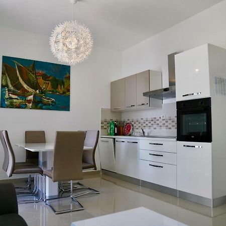 Sesar Apartments Krk - No. 1 Iva 克尔克 外观 照片