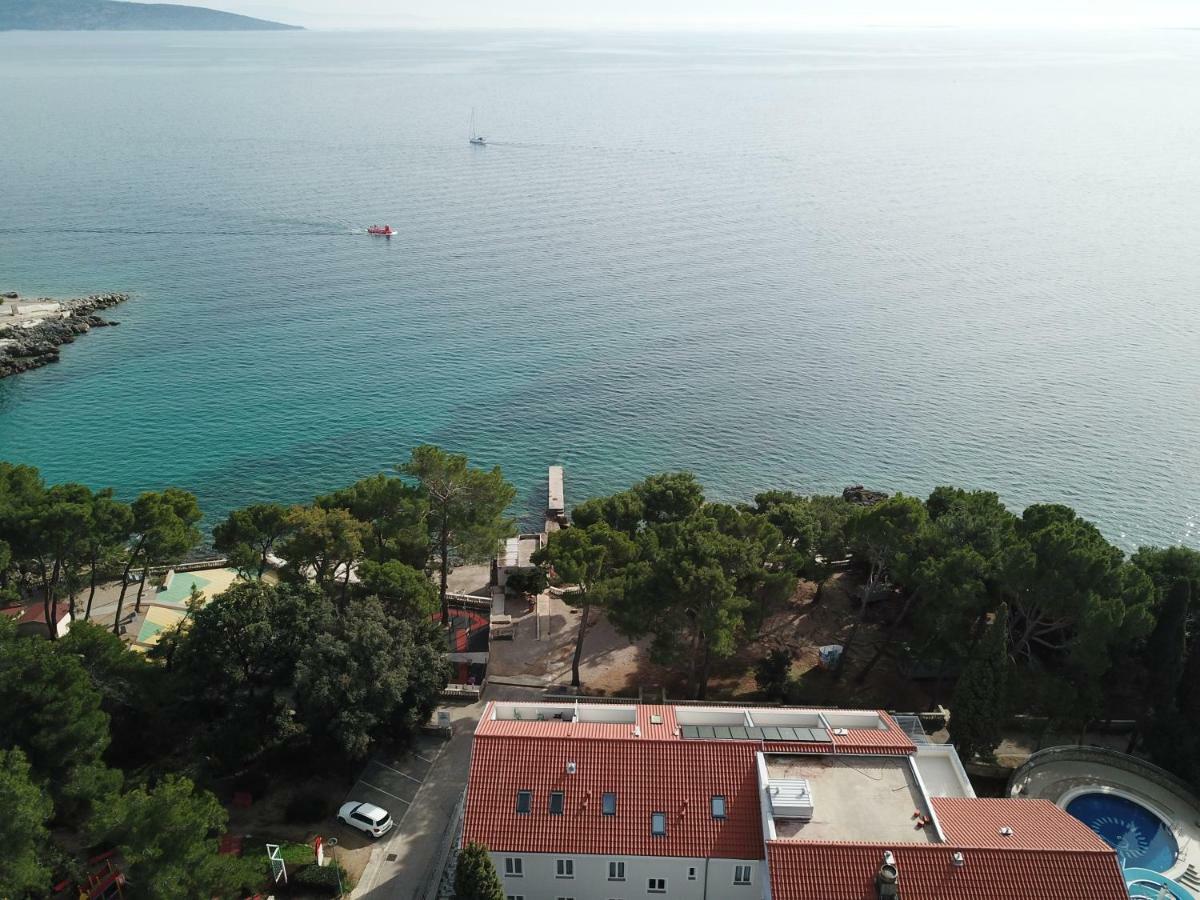 Sesar Apartments Krk - No. 1 Iva 克尔克 外观 照片