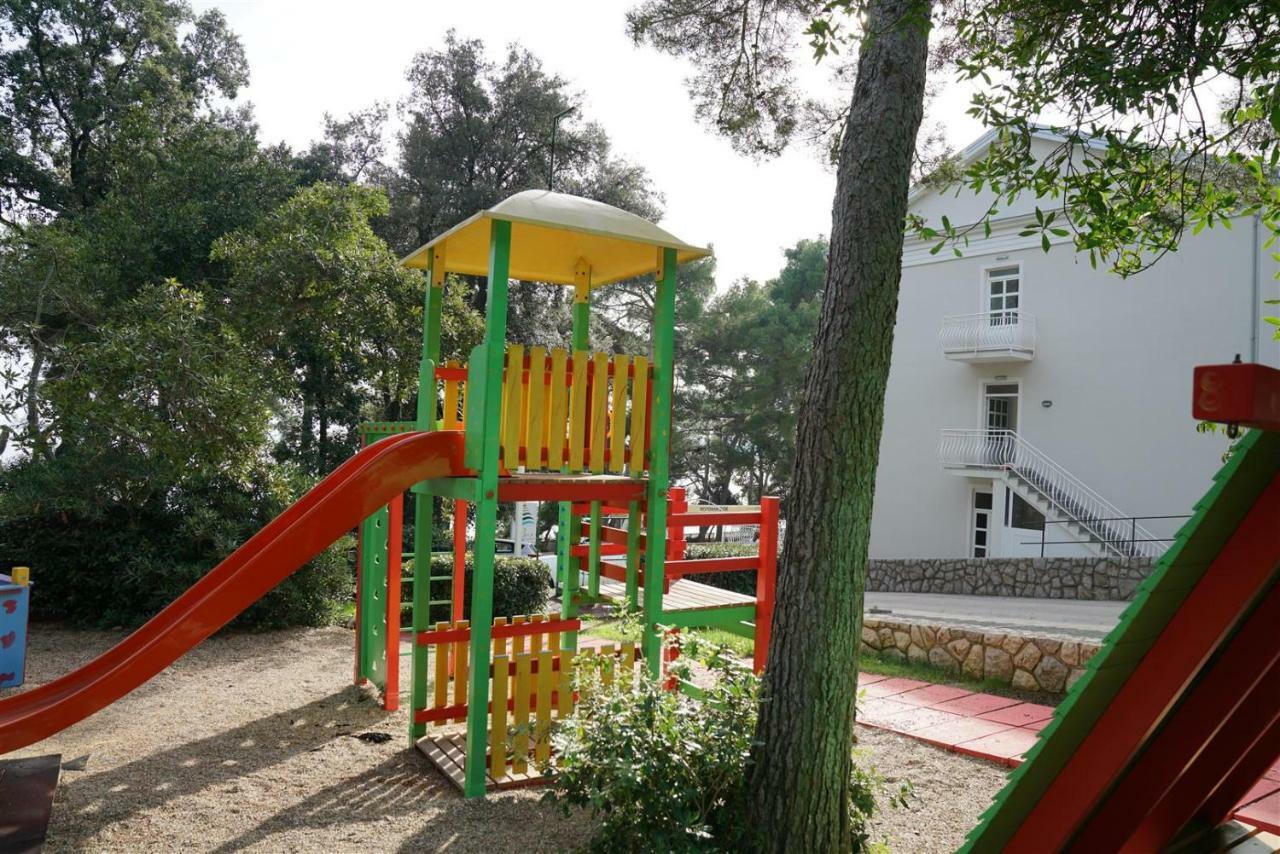Sesar Apartments Krk - No. 1 Iva 克尔克 外观 照片