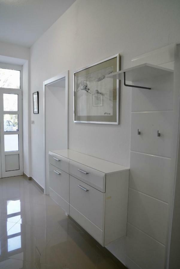 Sesar Apartments Krk - No. 1 Iva 克尔克 外观 照片