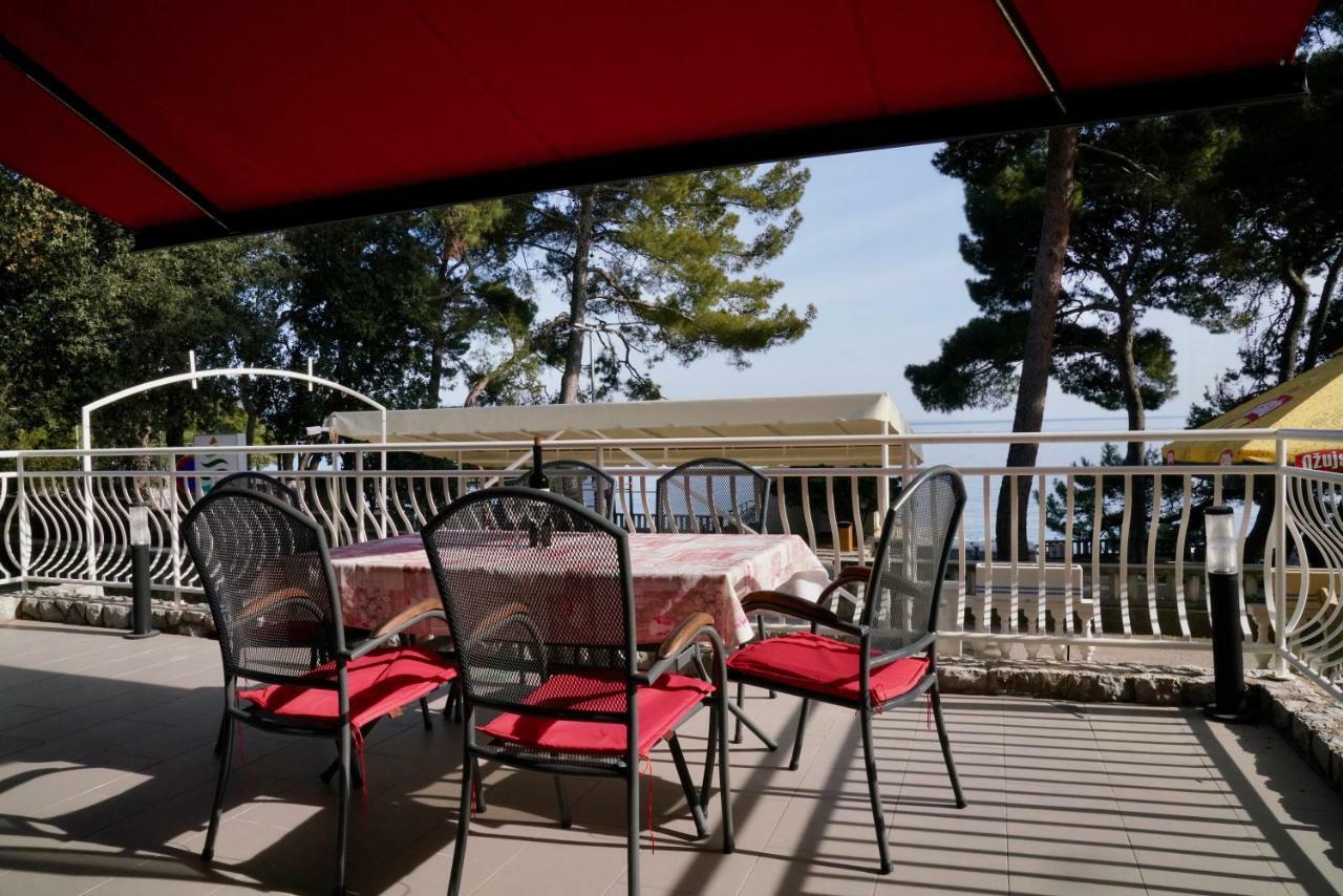 Sesar Apartments Krk - No. 1 Iva 克尔克 外观 照片