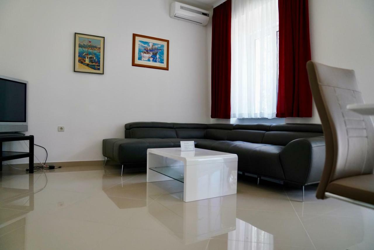 Sesar Apartments Krk - No. 1 Iva 克尔克 外观 照片